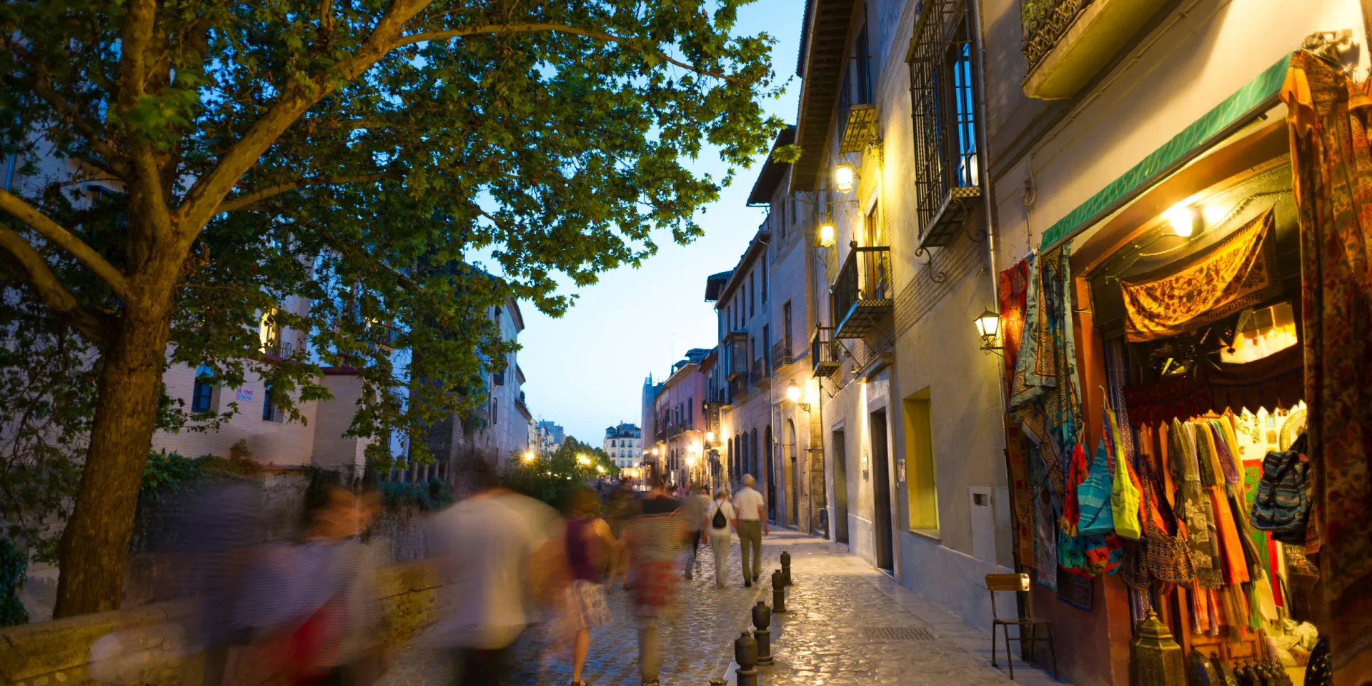 Calle Navas en Granada, tapas y horarios de cierre